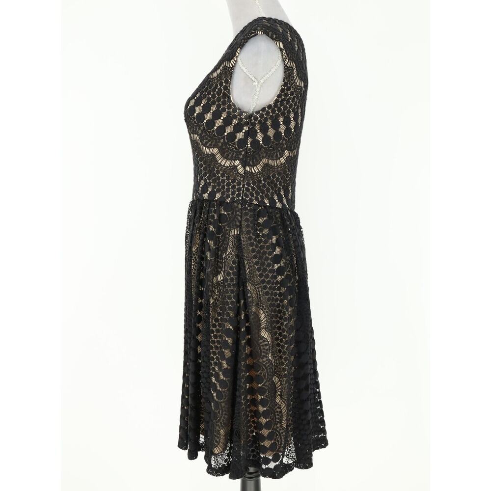Betsey Johnson Dress Womens 4 Black Lace Beige Lined Side Zip Fit n Flare Party - Picture 11 of 12